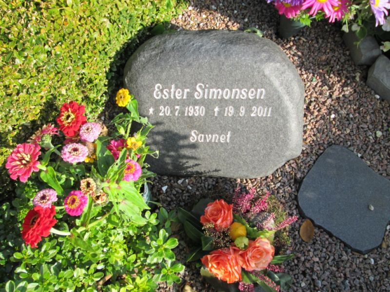Ester Simonsen.JPG